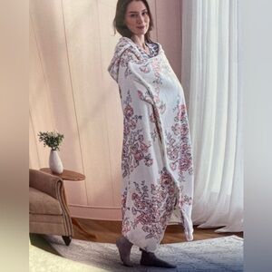 LAURA ASHLEY Pink Flowers Polyester Soft Plush Hooded Throw Blanket 50" x 60"